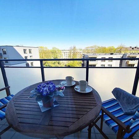Stylish Apartment With Parking & Spacious Balcony Riga Dış mekan fotoğraf