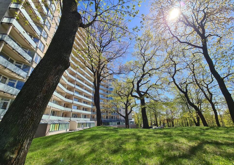 Stylish Apartment With Parking & Spacious Balcony Riga Dış mekan fotoğraf