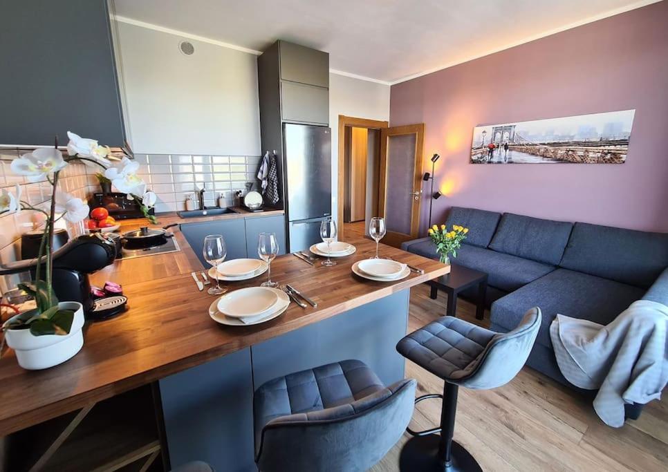 Stylish Apartment With Parking & Spacious Balcony Riga Dış mekan fotoğraf