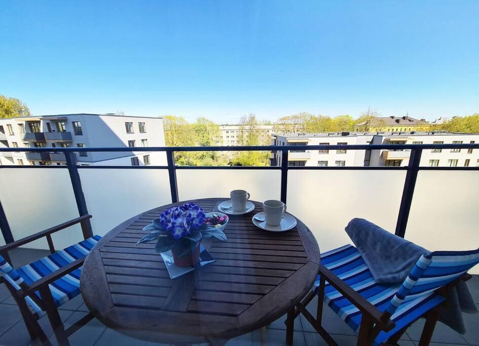 Stylish Apartment With Parking & Spacious Balcony Riga Dış mekan fotoğraf