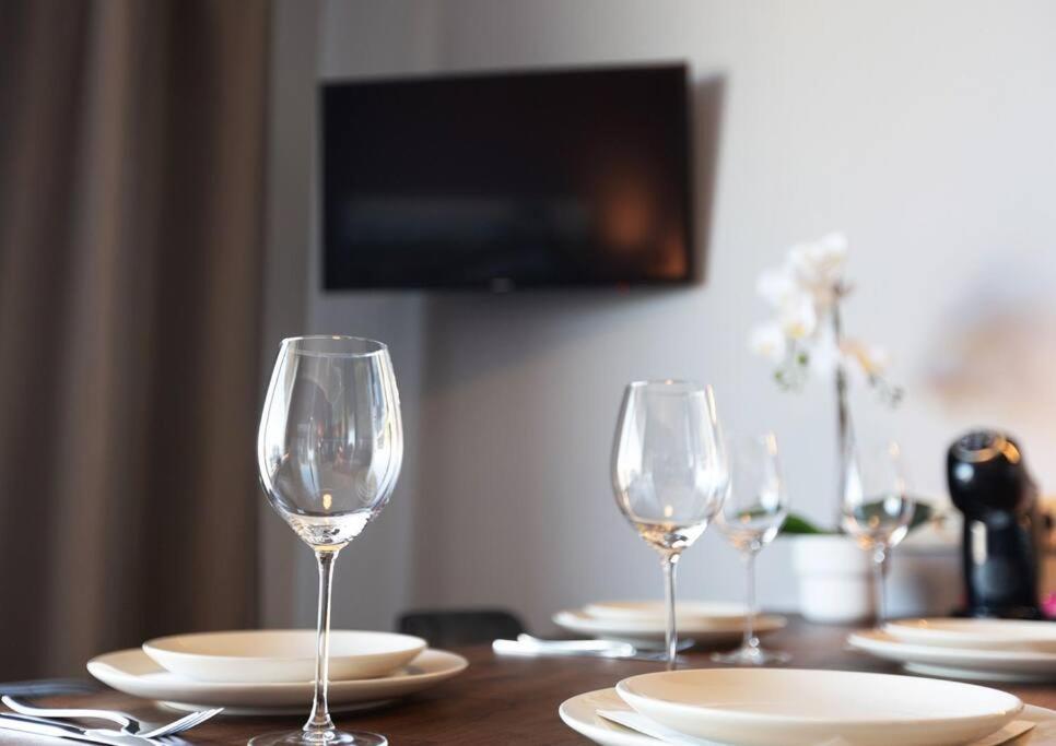 Stylish Apartment With Parking & Spacious Balcony Riga Dış mekan fotoğraf