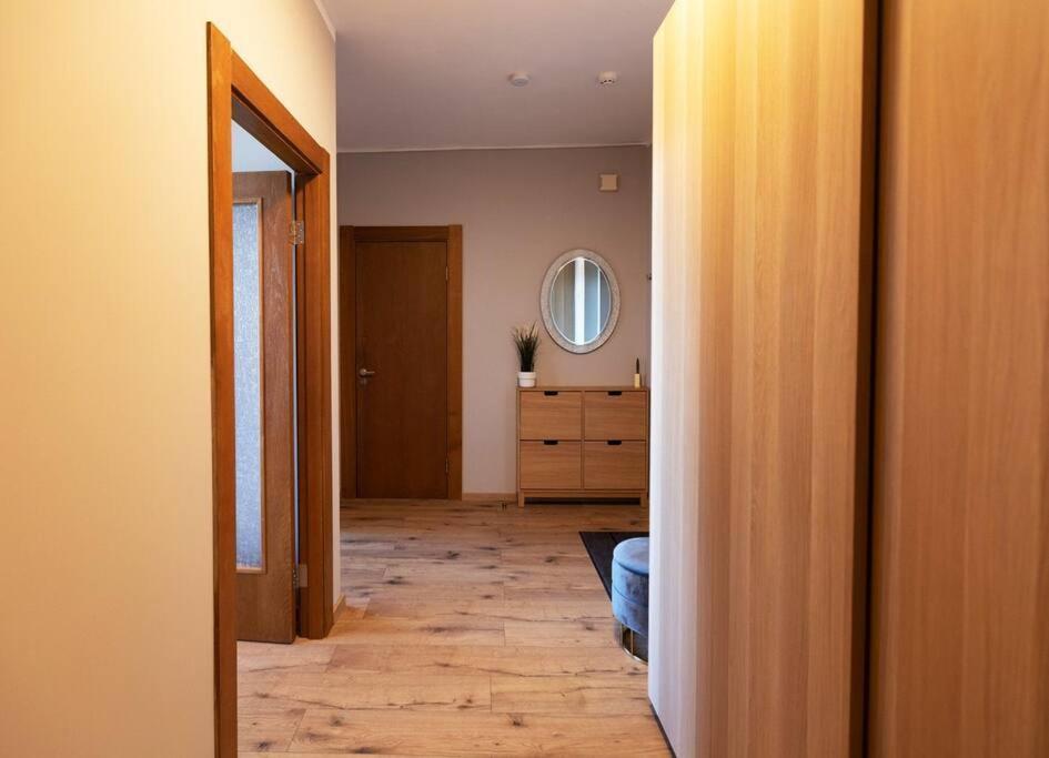 Stylish Apartment With Parking & Spacious Balcony Riga Dış mekan fotoğraf
